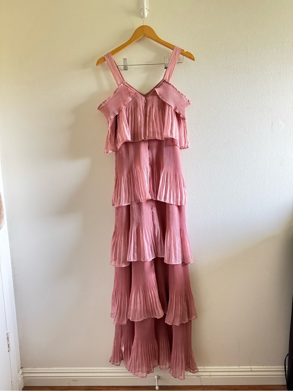 True Decadence Pleated Tiered Cold-Shoulder Maxi Dress in Blush Pink size Medium - Picture 4 of 11